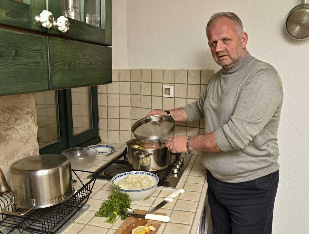 Kuhar Antonio Stevanović u kuhinji