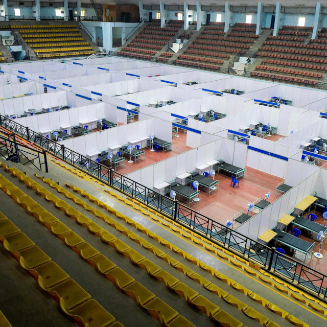 Sportska dvorana Koramangala u Bangaloreu pretvorena je u karantenu za oboljele od COVID-a