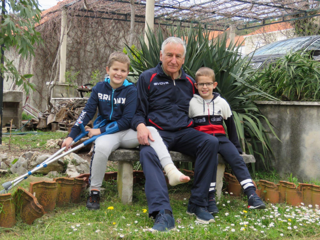 Nikola Dobroslavić najradije svaki slobodan trenutak provodi sa svojim unucima