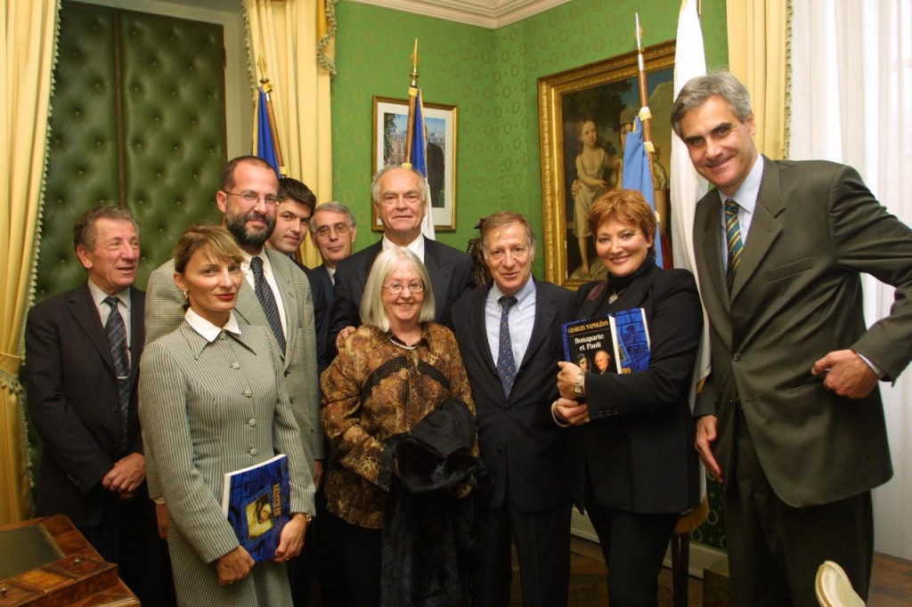 yolande tabak u društvu prilikom jedne od donatorskih večera. Na fotografiji su i Tereza Kesovija i Charles Bonaparte