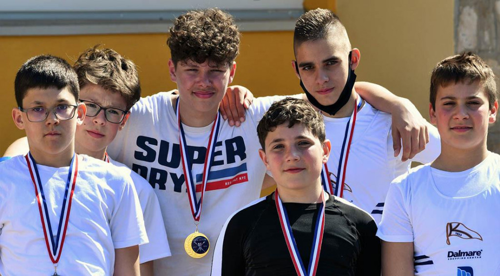 Mladi veslači Krke vratili su se iz Splita s naramkom medalja