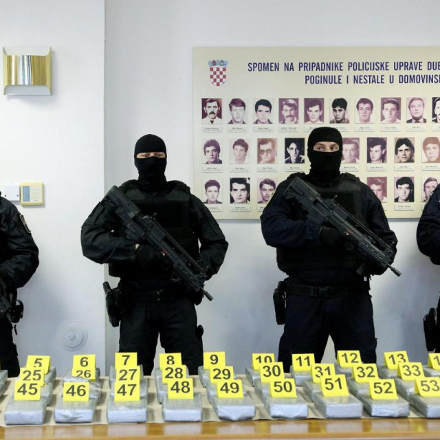 Prizor s izvanredne konferencije dubrovačke policije nakon zadnje velike zapljene u Luci Ploče početkom ožujka 