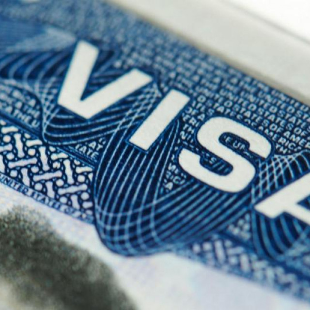 Naknada za američku vizu u Hrvatskoj se plaća 160 dolara (oko tisuću kuna) i kako su nam rekli u Veleposlanstvu SAD-a - nepovratna je.