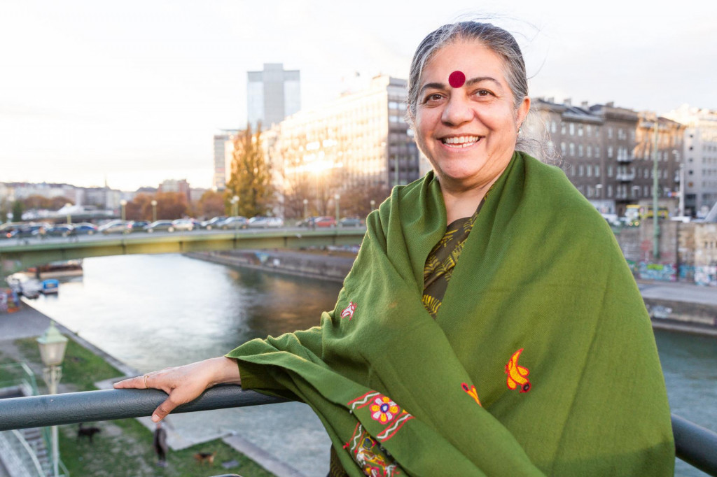 Vandana Shiva osnivačica je Navdanye, indijske nevladine organizacije koja promiče organsku poljoprivredu i raznolikost sjemena