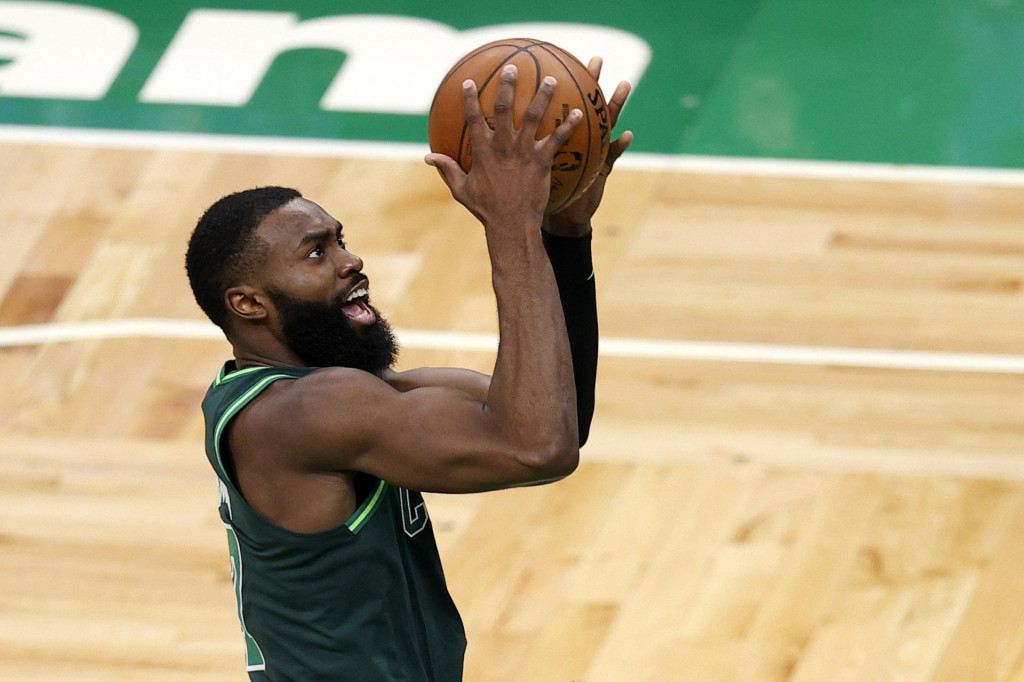 BOSTON, MASSACHUSETTS - MARCH 31: Jaylen Brown #7 of the Boston Celtics takes a shot against the Dallas Mavericks at TD Garden on March 31, 2021 in Boston, Massachusetts. Maddie Meyer/Getty Images/AFP&lt;br /&gt;
== FOR NEWSPAPERS, INTERNET, TELCOS &amp; TELEVISION USE ONLY ==