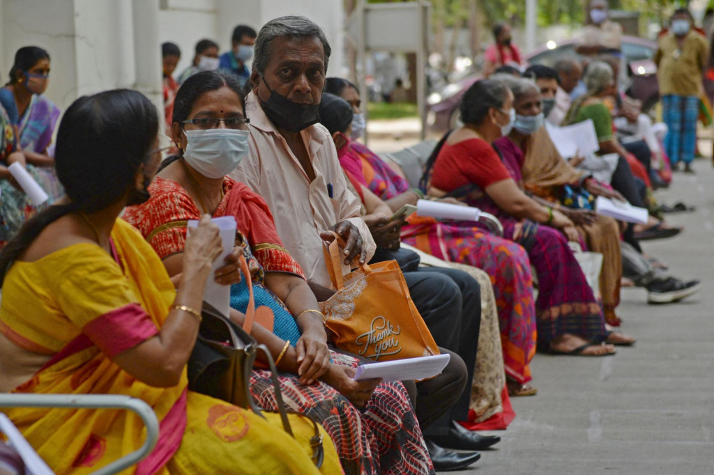 Indijci strpljivo čekaju cijepljenje