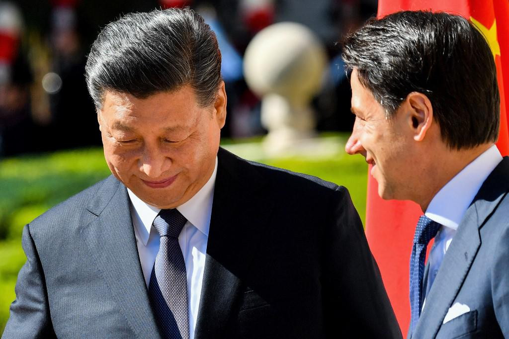 Xi Jinping i talijanski premijer Giuseppe Conte (desno) u Rimu u ožujku 2019. godine