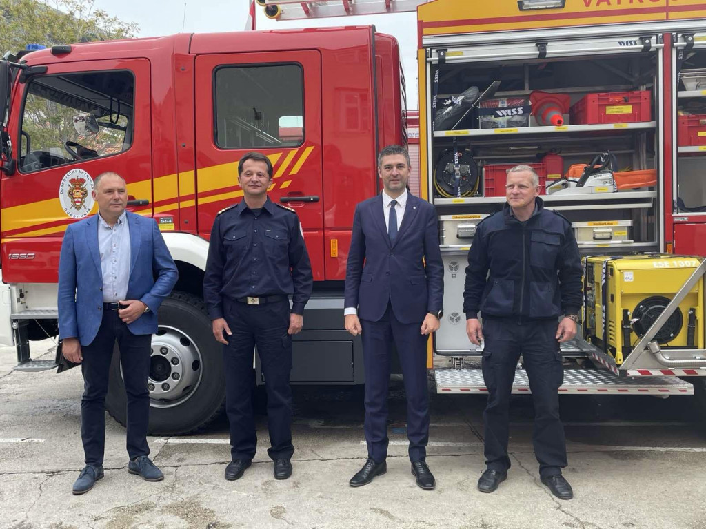 Novo vatrogasno vozilo vrijedno oko 3 milijuna kuna, financirano EU sredstvima, namijenjeno gašenju objekata, kućnih požara i za prometne nesreće
