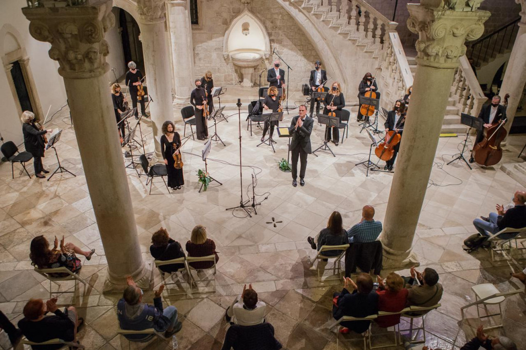 Koncertom u atriju Kneževa dvora, Dubrovački simfonijski orkestar otvorio novu koncertnu sezonu