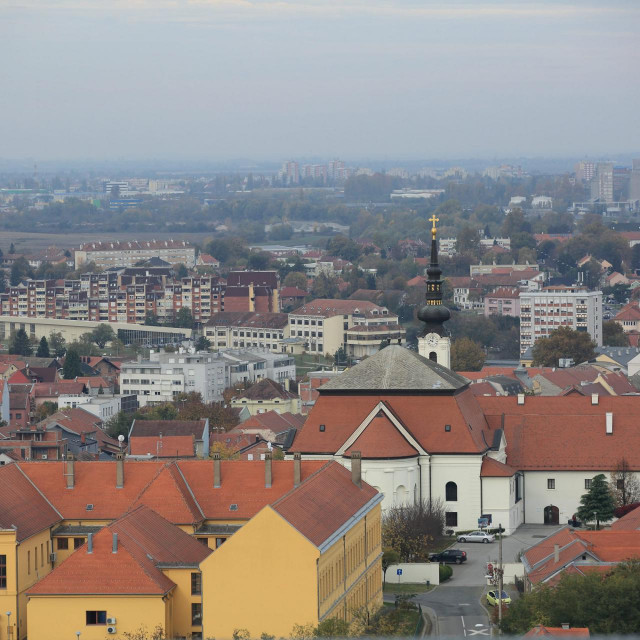 Na fotografiji: pogled na Vukovar s vrha Vukovarskog vodotornja.&lt;br /&gt;
 