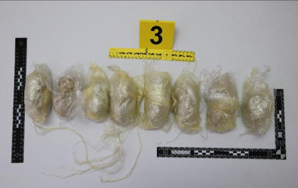 Malo više od kilogram heroina bilo je raspoređeno u osam paketa