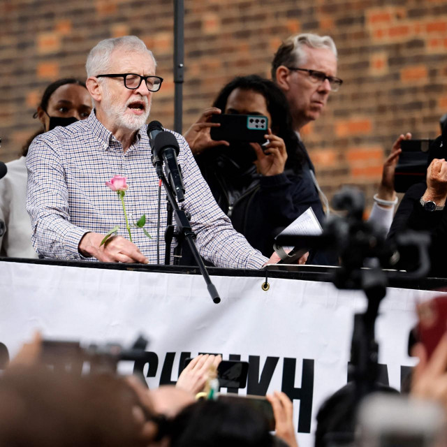 Jeremy Corbyn govorio je na skupu ispred izraelskog veleposlanstva u Londonu