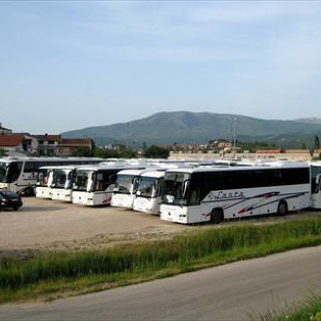 Na ovim izborima izostale su scene autobusa iz Srbije