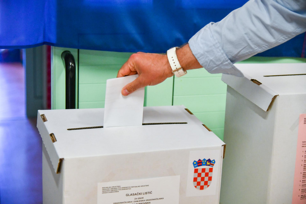 Dubrovnik, 16.05.2021. Otvorena su biralista za lokalne izbore. Na fotografiji: Biraliste u vrticu Palcica.