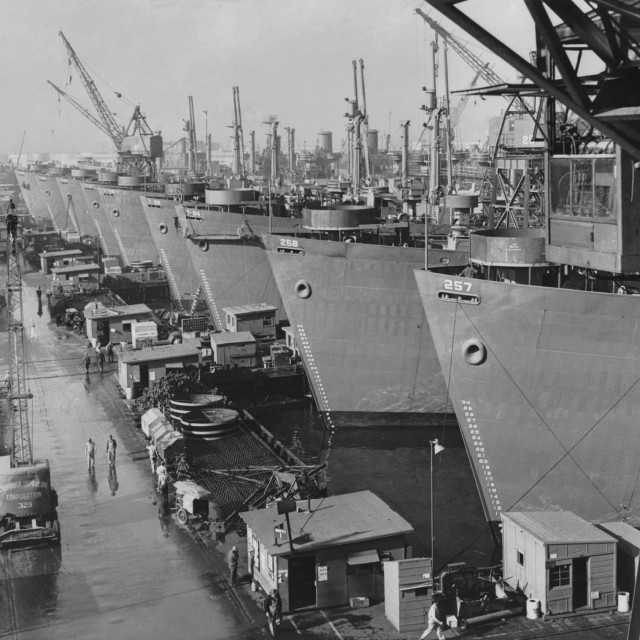 Devet brodova klase Liberty, snimljeno u Kaliforniji 1943. godine