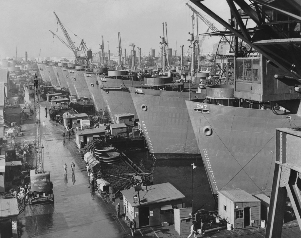 Devet brodova klase Liberty, snimljeno u Kaliforniji 1943. godine