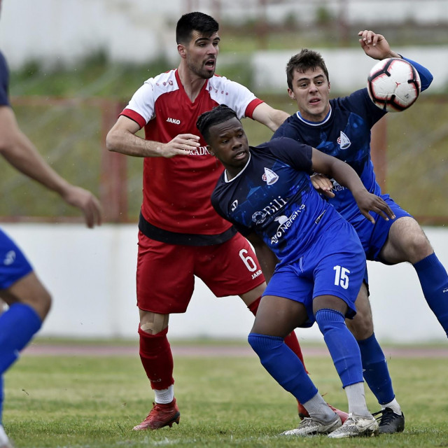 Neretvanac (plavi dresovi), na slici u utakmici s RNK Split u Parku mladeži, dobio je Neretvu usred Metkovića&lt;br /&gt;
&lt;br /&gt;
 