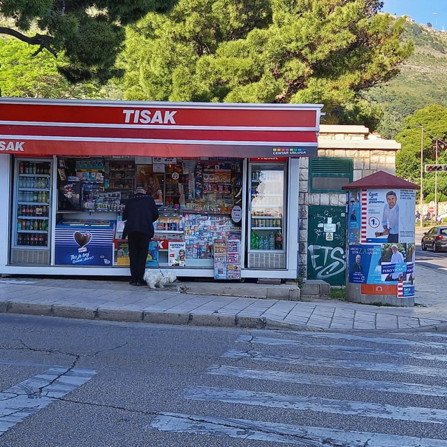 Kiosk na kantunu Čingrijine i Ulice Josipa bana Jelačića gdje je dječak kupio sličice