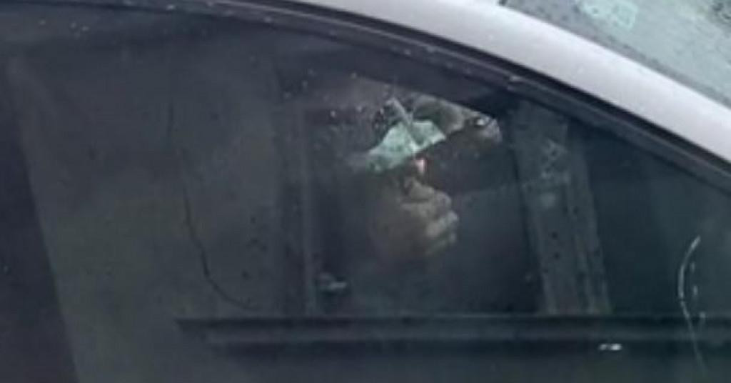 Čitateljica Jutarnjeg lista je snimila kako se taksist drogira u automobilu