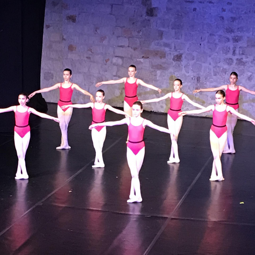 Polaznice baletnog odjela Umjetničke škole pokazale ljepotu klasičnog baleta i raskoš talenta