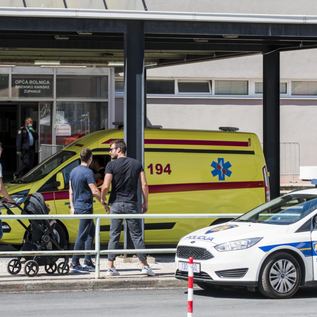 Policija je pojačala nadzor  ispred Hitnog prijema u Općoj bolnici Šibenik