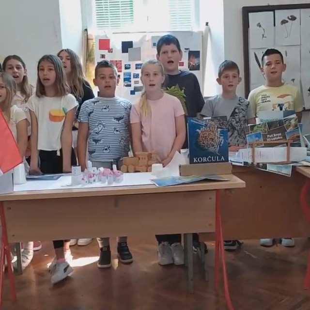 Učenici Područne škole Račišće na poseban način čestitaju Dan državnosti