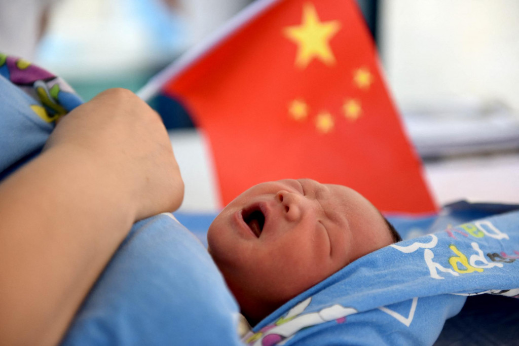 Kinesko novorođenče, oduševljenje za državu, briga za roditelje