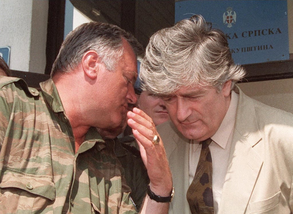 Ratni zločinci Ratko Mladić i Radovan Karadžić snimljeni na Palama u kolovozu 1993