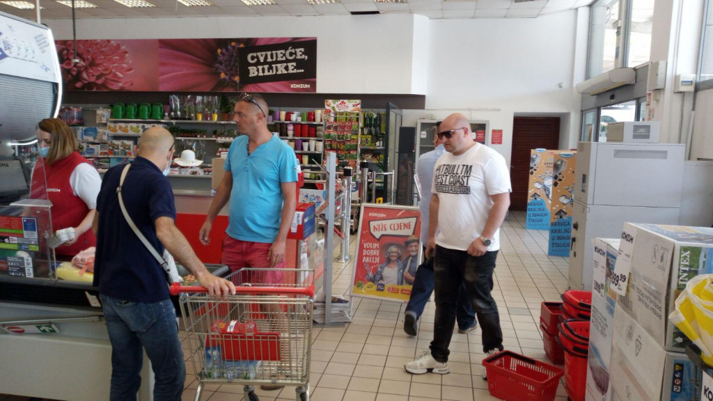 Tate u trgovini kupuju ono što najsiromašnijima u Dubrovniku treba