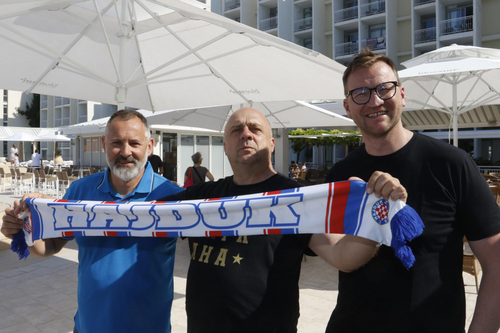 Martin Kulka, Petr Dolezal i Jan Civin s Hajdukovim šalom