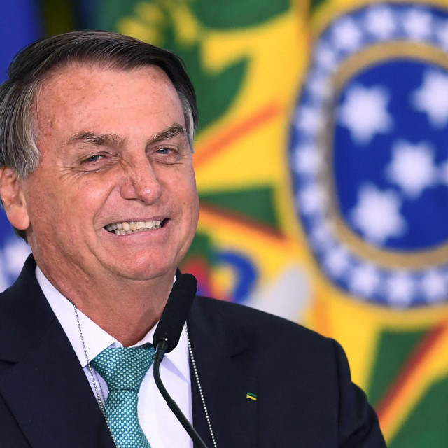 Brazilian President Jair Bolsonaro delivers a speech during the announcement of sponsorship of olympic sports team by the state bank Caixa Economica Federal at Planalto Palace on June 1, 2021. - Brazil&amp;#39;s President Jair Bolsonaro said on Tuesday that, if it depends on his government, his country will host the 2021 Copa America, in a bid to reduce uncertainty over the hosting of the world&amp;#39;s oldest national team tournament. (Photo by EVARISTO SA/AFP)