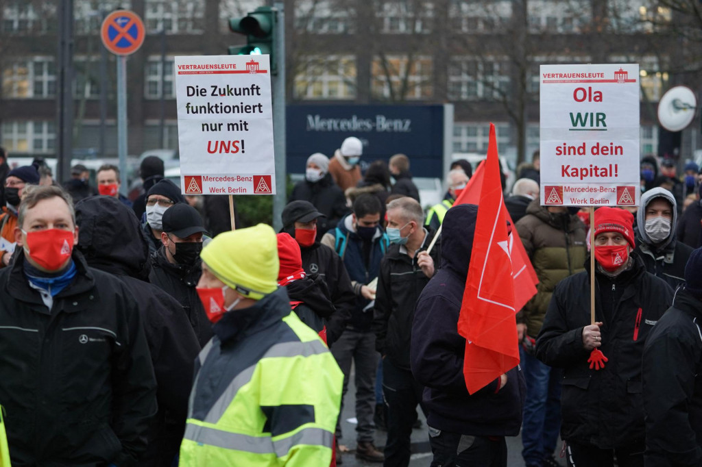 Prosinačke demonstracije radnika tvornice Mercedes-Benz zbog plana štednje i najave otpuštanja polovice zaposlenika&lt;br /&gt;
&lt;br /&gt;
&lt;br /&gt;
 