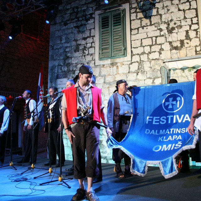Omiški festival klapa središnja je manifestacija kulturnoga ljeta