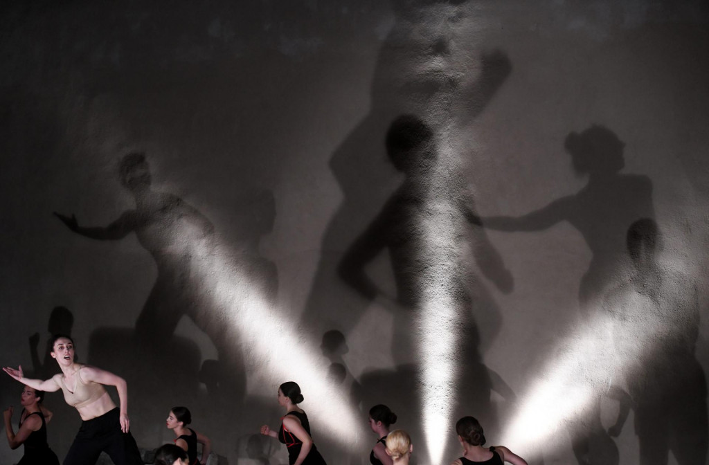 Ovogodišnje 27. Zadarsko kazališno ljeto otvoreno je u nedjelju navečer premijerom plesne predstave ”Bolero” Zadarskog plesnog ansambla, koji ove godine slavi i 30 godina postojanja.