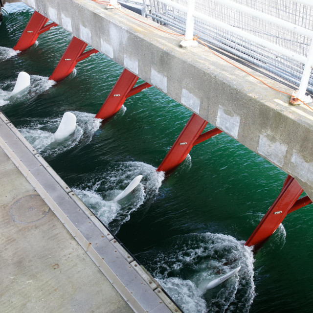 Plimna struja osigurava proizvodnju zelene energije u moru s turbinama
