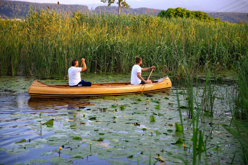Na turskoj rijeci Sakarya plove indijanski kanui