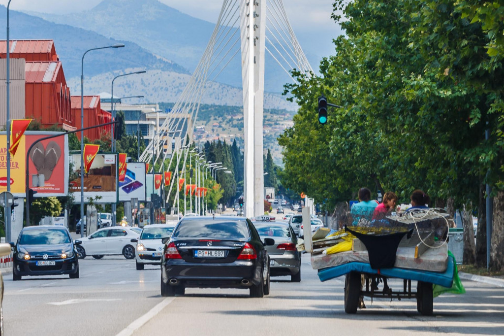 Za vrijeme pandemije koronavirusa, ulice i trgovi glavnog grada Crne Gore su poluprazne