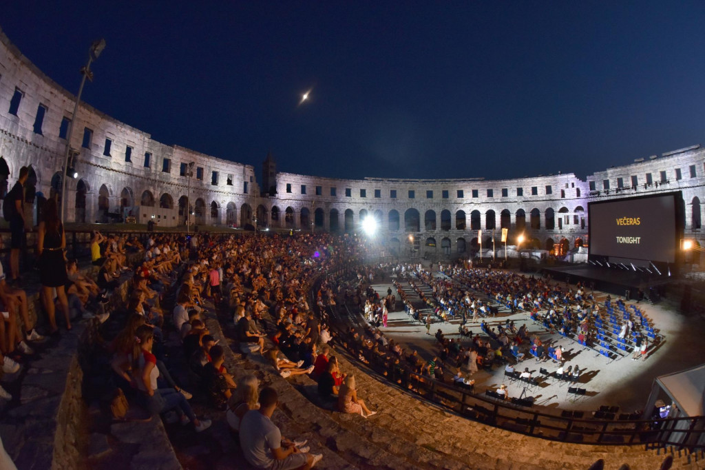 Svaku večer se u1500 ljudi slije u Arenu, možda najveće otvoreno kino na svijetu