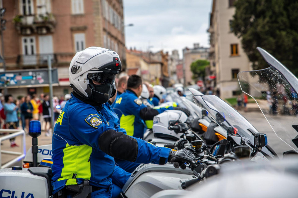 Policija se svim resursima uključila u potragu za motoristom, motociklom i kacigom&lt;br /&gt;
 