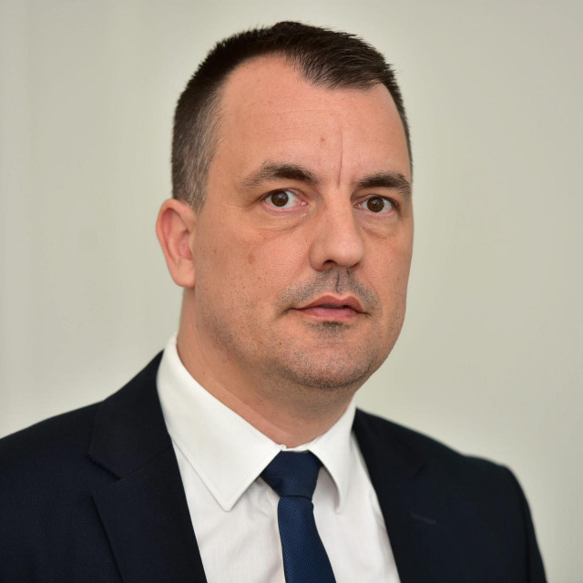 Ivan Mijolovic je pročelnik gradskog ureda za upravljanje financijama i predjednik NO KK Zadar&lt;br /&gt;
 