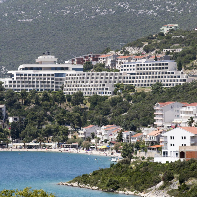 &lt;br /&gt;
Na fotografiji: Grand hotel Neum.&lt;br /&gt;