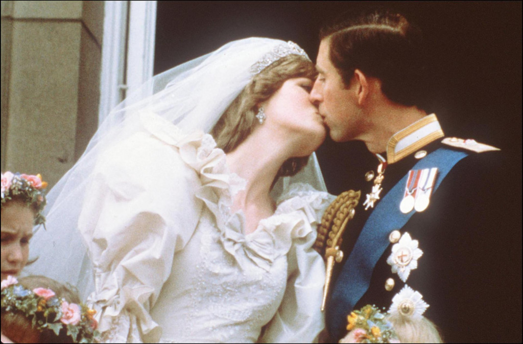 Nasljednik britanske krune oženio je sramežljivu 20-godišnju lady Dianu Spencer 29. srpnja 1981. u londonskoj Katedrali svetog Pavla
