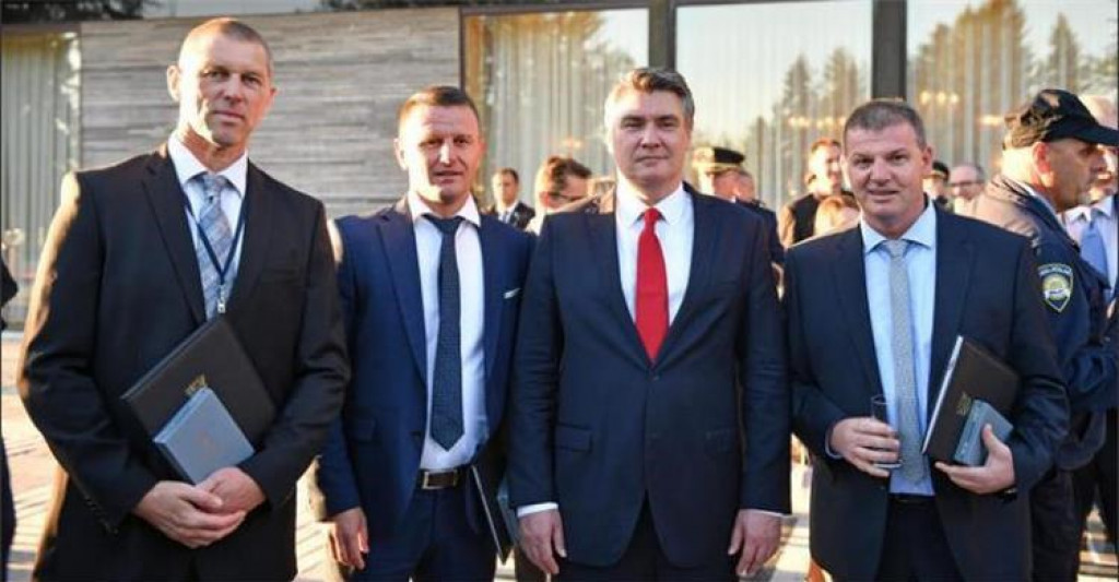 Željko Pilipović, krajnje desno, u društvu predsjednika Zorana Milanovića i kolega Tomislava Škare i Antonia Vulina iz PU zadarske