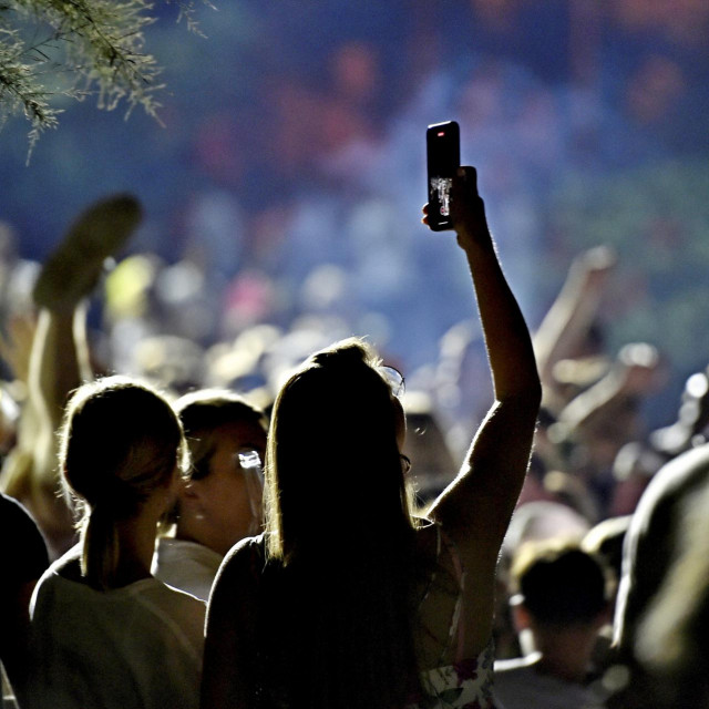 Dok mladi noću rade selfije, splitski građani mogu se samo slikat&lt;br /&gt;
&lt;br /&gt;
 
