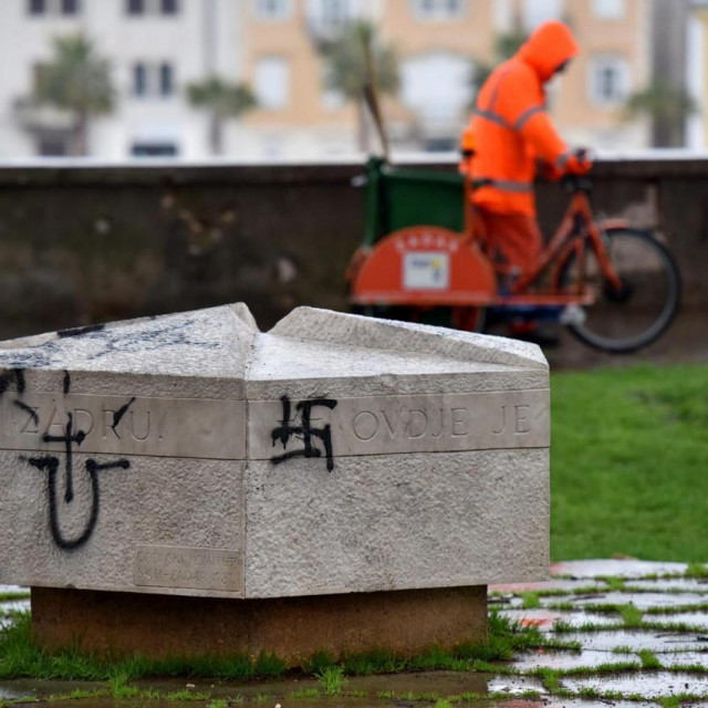 Uklonjeni spomenik zadarskim antifašistima na Muraju često je bio predmet vandaliziranja, ali zašto je maknut?