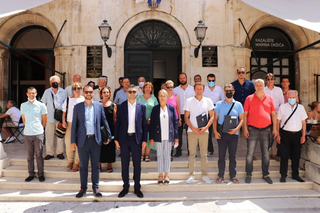 Dubrovački gradonačelnik Mato Franković dodijelio je 48 ugovora o subvencioniranju tradicijskih obrta na području Dubrovnika
