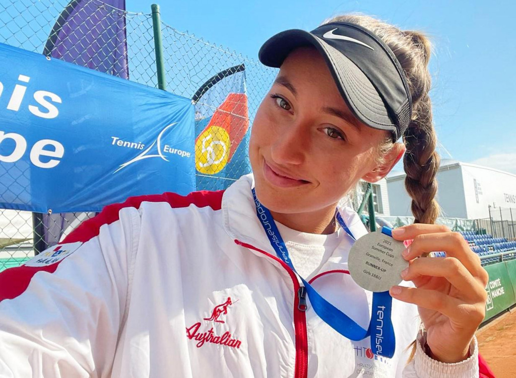 Dubrovkinja Lucija Ćirić Bagarić sa srebrnom medaljom nakon finala ekipnog juniorskog prvenstva Europe u francuskom Granvilleu