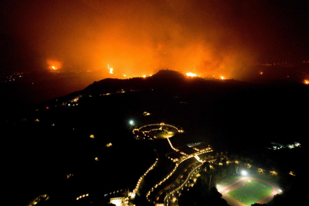 Šumski požar približio se Olimpijskoj akademiji u drevnoj Olimpiji, rodnom mjestu Olimpijskih igara, u zapadnoj Grčkoj