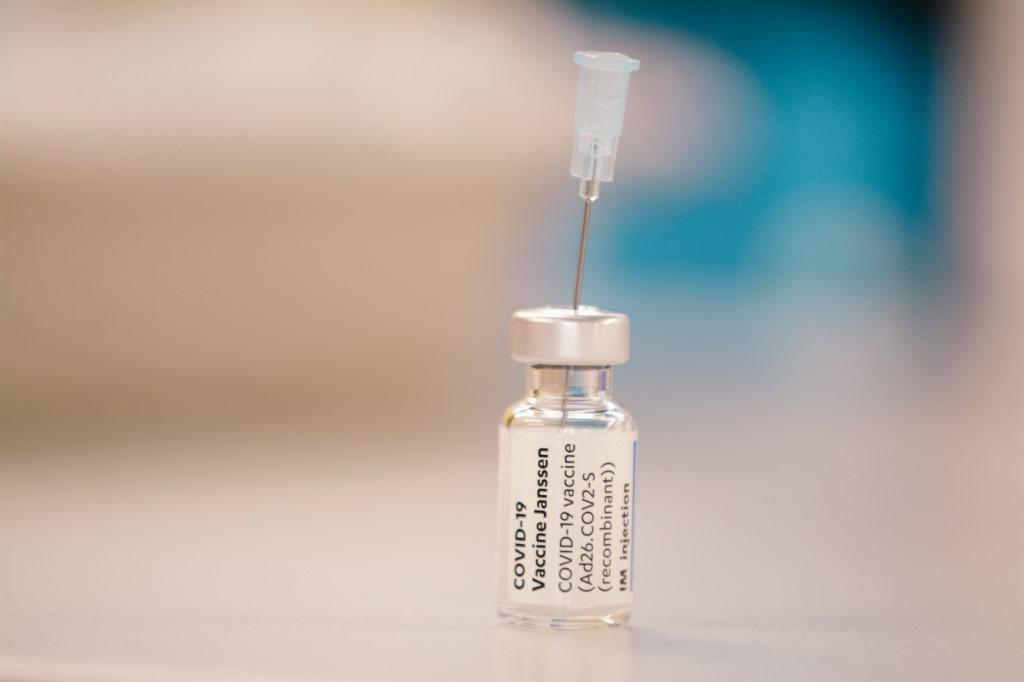 Johnson &amp; Johnson covid 19 vaccine is seen at Mobile bus at Muelheim district in Cologne, Germany on June 11, 2021 as city vaccines more high infection districts while the infection rate is dropping (Photo by Ying Tang/NurPhoto) (Photo by Ying Tang/NurPhoto/NurPhoto via AFP)