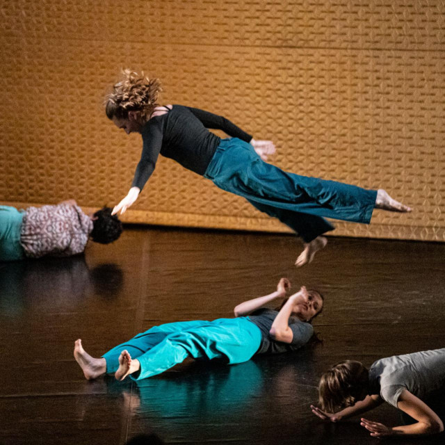 Plesna predstava ”Skupa” u koprodukciji Umjetničke organizacije 21:21 i mreže Pan-Adria izvedena je 8. kolovoza u Lazaretima